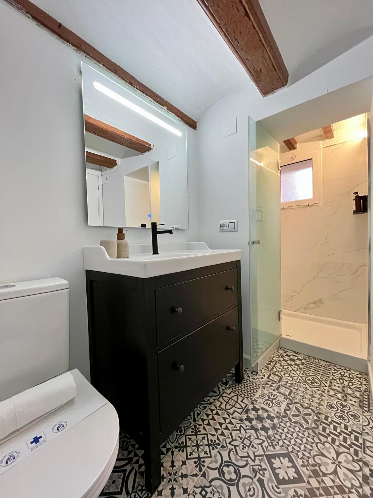 Werentvlc - Encantador Loft Casco Antiguo Valencia Luaran gambar